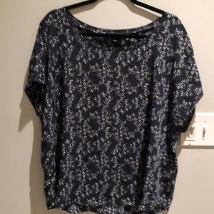 Banana Republic short sleeve navy blue floral blouse. Size XL.